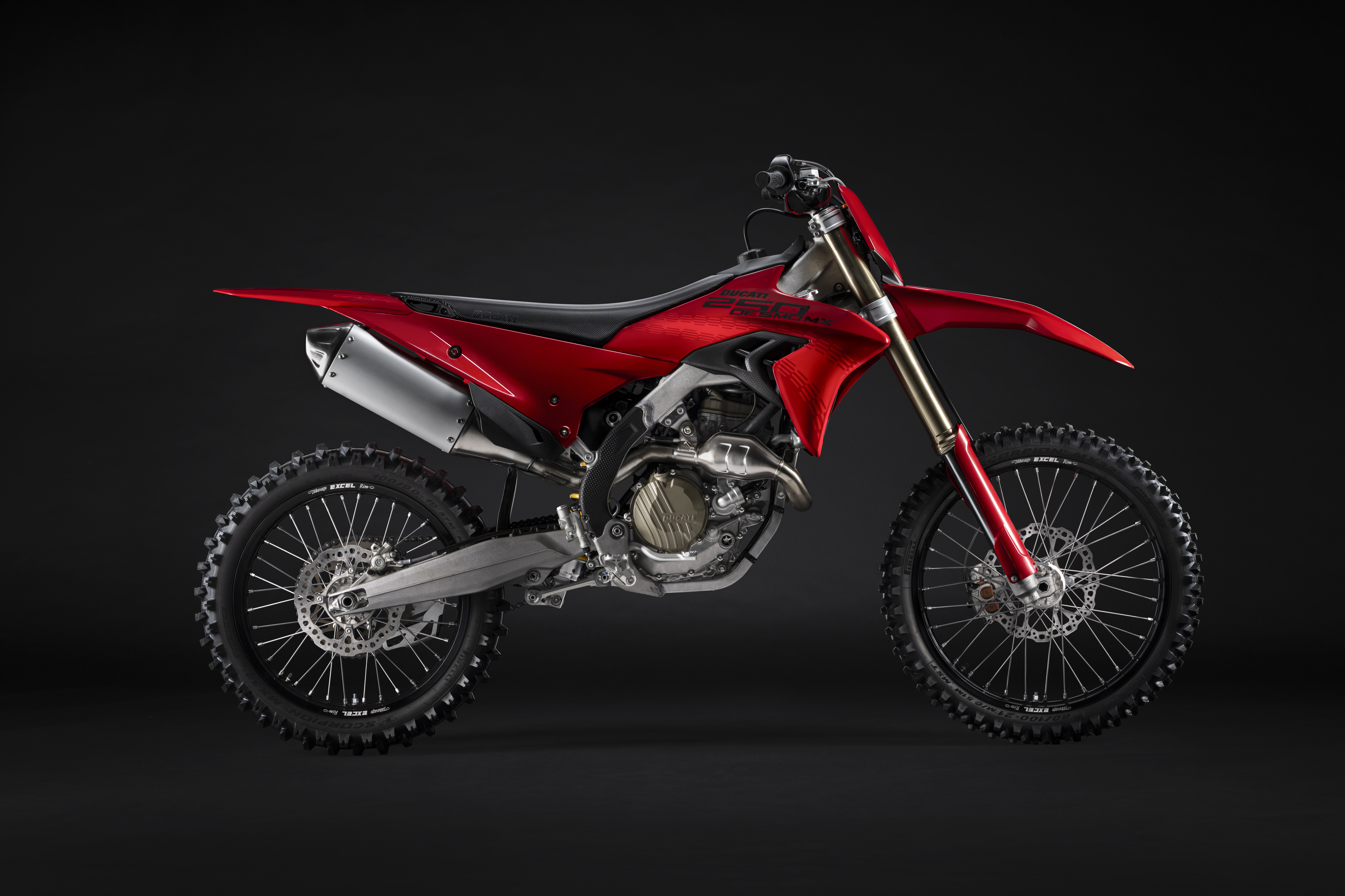 05_-_MY27_DESMO250_MX_STUDIO_3